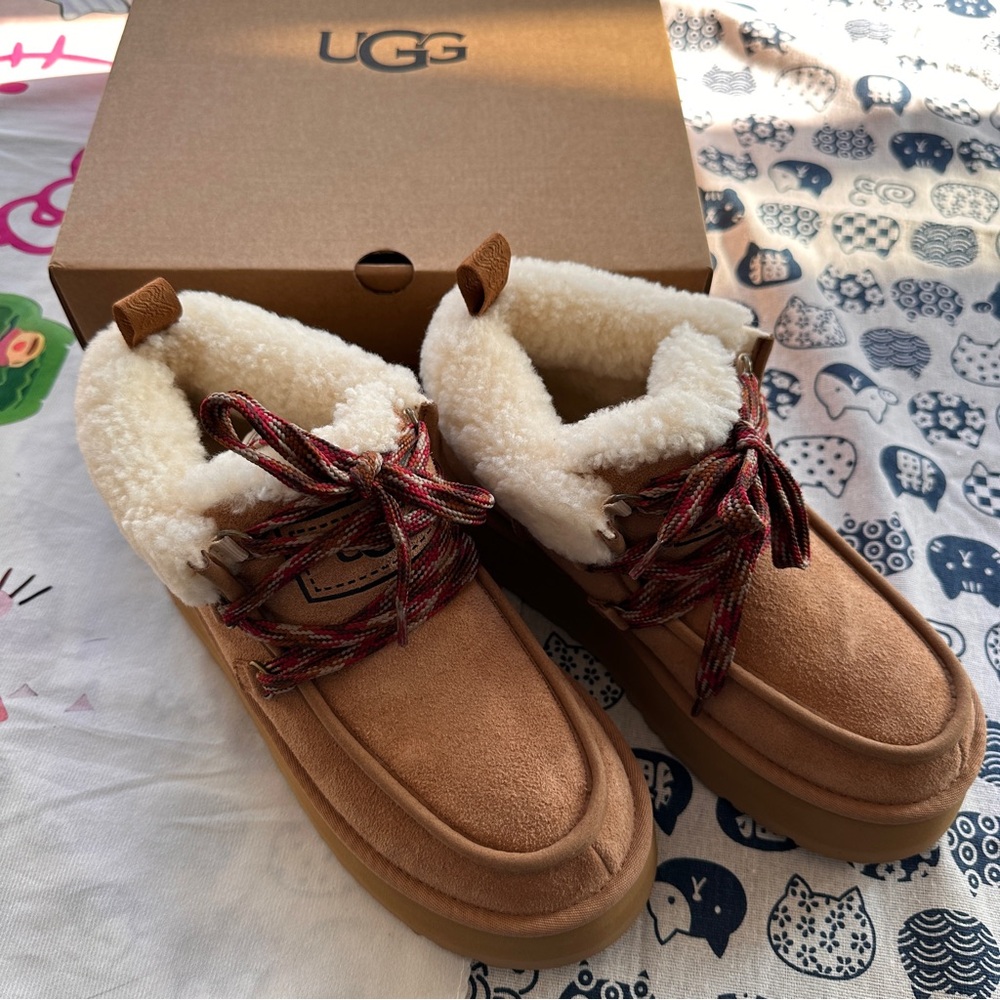 Ugg Classic Mini Platform Tied Series Plush-Lined Platform Ankle Boots - Picture 2 of 9